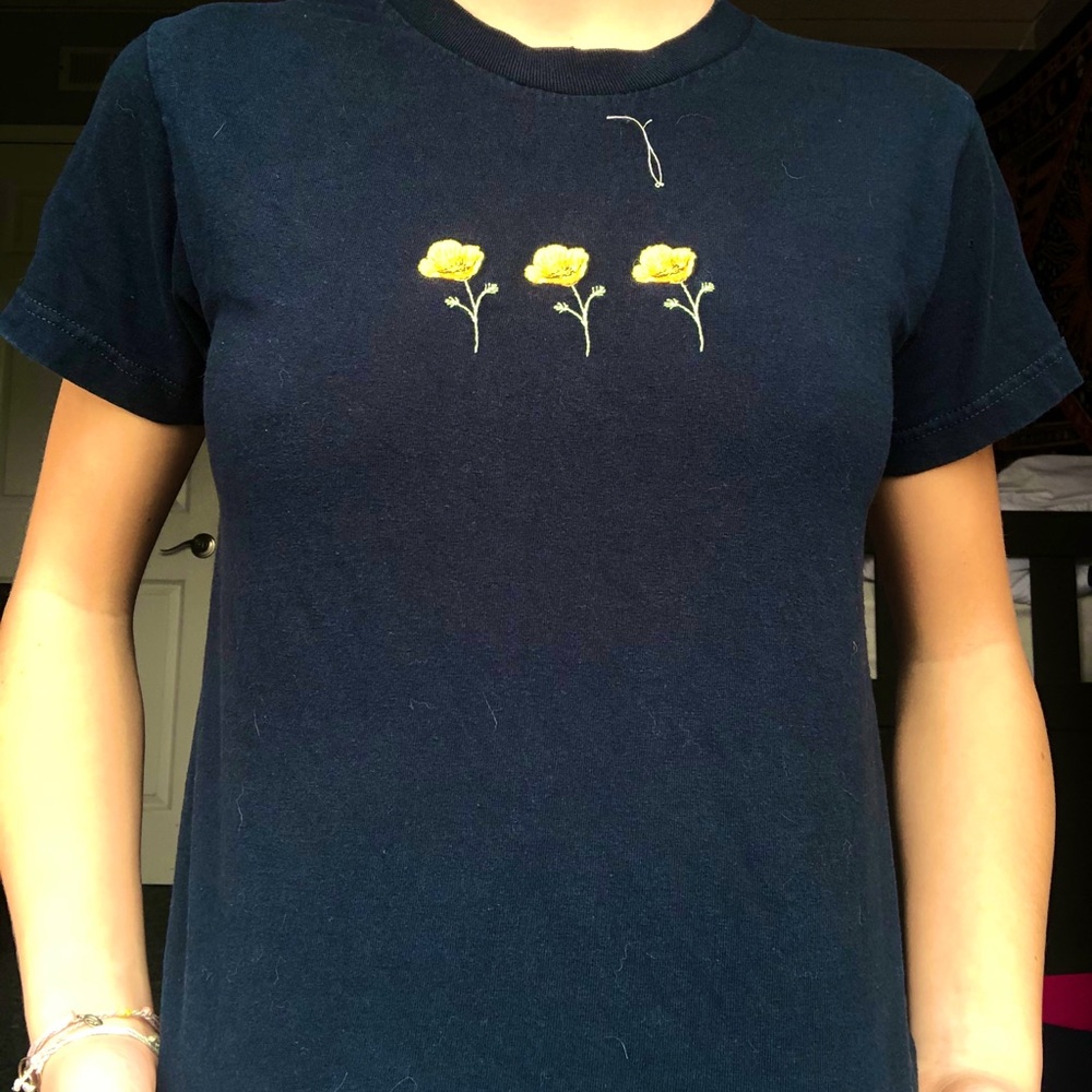 BRANDY MELVILLE navy blue/black t shirt w/ flowers